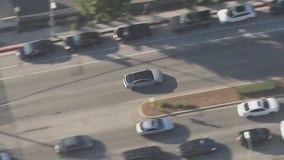 Robbery suspect leads rush hour chase through LA