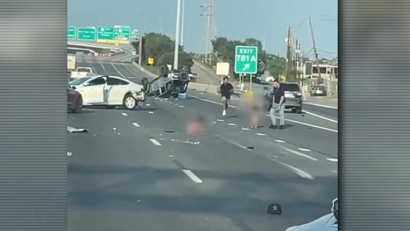 Toddlers seen on I-10 East Freeway after crash caused Jeep to roll over